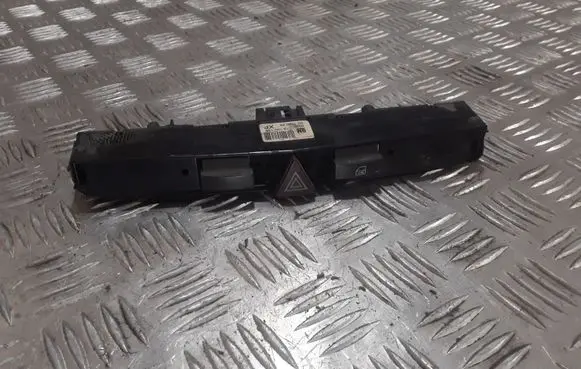 Opel Astra H Hazard light switch 13100105 03758075XF