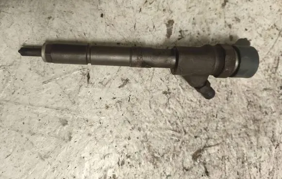Toyota Yaris Fuel injector 236700N030