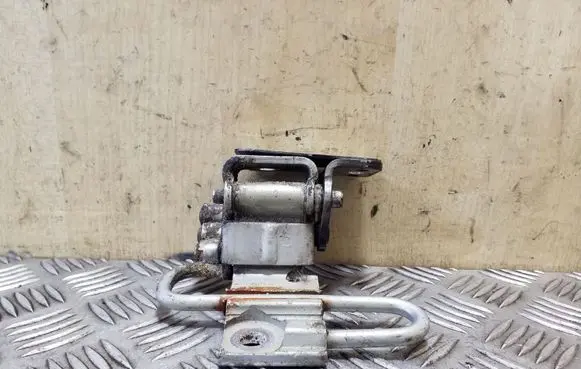 Volkswagen Touran I Front door lower hinge 1T0831412A