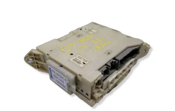 Lexus GS 300 350 430 450H Fuse module 8273030A61