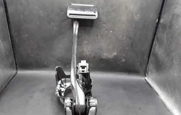 Mercedes-Benz C W204 Brake pedal A2042902301 PP204290074 PP204292015