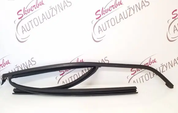 Volvo XC40 Rubber seal rear door 32237973
