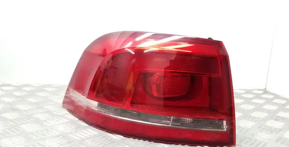 Volkswagen PASSAT B7 Rear/tail lights 3AF945095G
