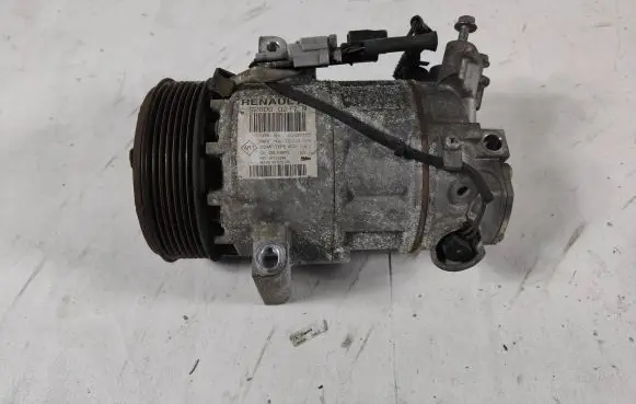 Renault Clio IV Air conditioning (A/C) compressor (pump) 926000217R