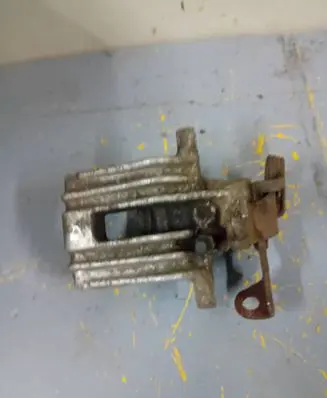Volkswagen PASSAT B5.5 Rear brake caliper