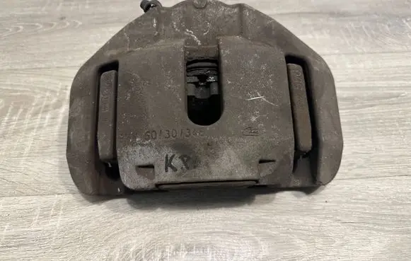 BMW 5 E60 E61 Front brake caliper 6030348