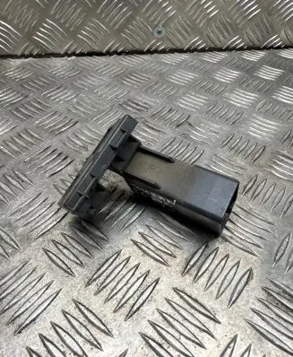 Volkswagen Touran II Glow plug pre-heat relay 038907281D 4060758 0522120504