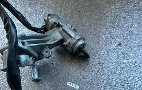 Mitsubishi Pajero Ignition lock MB399651