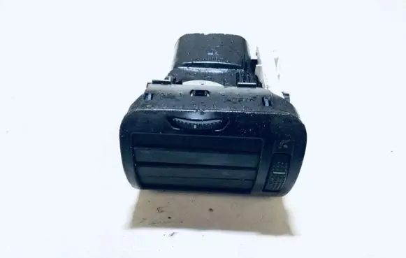 Volkswagen PASSAT B5 Dash center air vent grill 3b0819704a