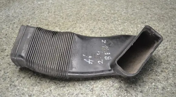 Audi A6 S6 C5 4B Air intake hose/pipe 8D0129617E