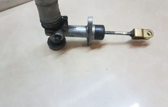 Mitsubishi Pajero Sport I Clutch master cylinder