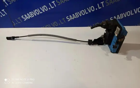 Volvo V70 Front door lock 3069974