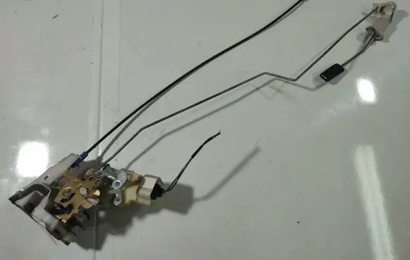 Toyota Yaris Rear door lock 