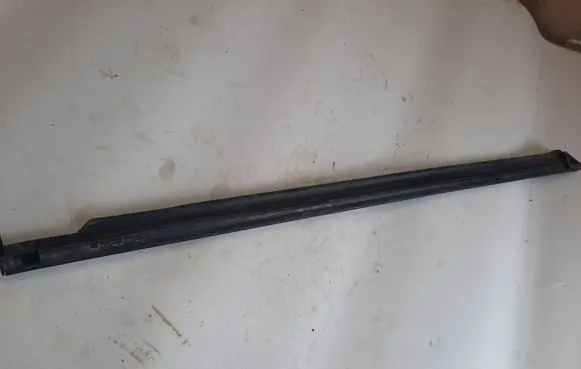 Mercedes-Benz GL X164 Windshield trim A1646905480