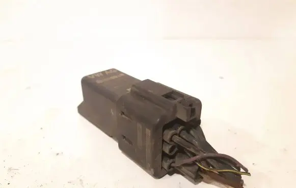 Volkswagen PASSAT B6 Glow plug pre-heat relay 038907281D 4202755 0522120504