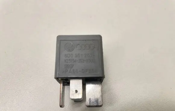 Audi A6 S6 C5 4B Other relay 8D0951253 V23134J52X300