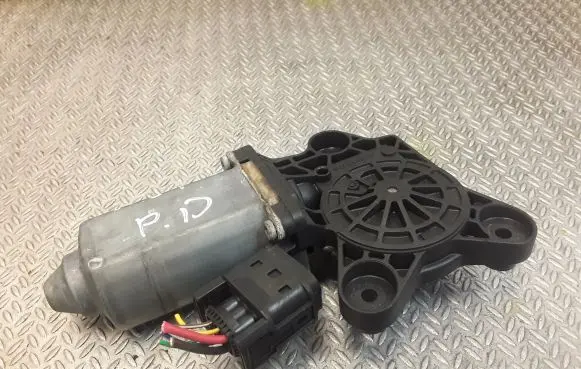 Mercedes-Benz S W220 Front door window regulator motor 2208204642 A2208204642