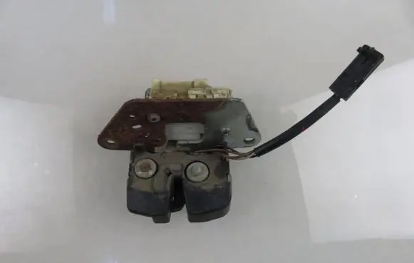 Tailgate/trunk/boot lock/catch/latch