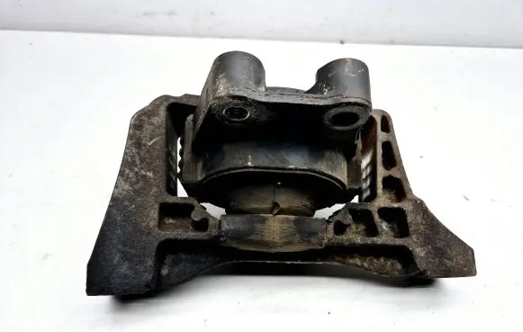 Volvo V50 Engine mount bracket 3M516F012
