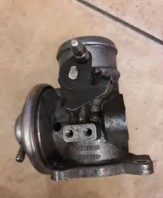 Volkswagen Golf IV EGR valve 038131501E