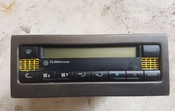 Volkswagen PASSAT B5 Climate control unit 1J1907044 5HB00761700