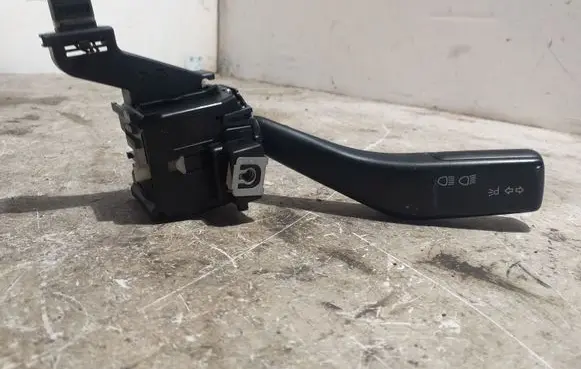 Volkswagen Golf V Indicator stalk 1K0953513