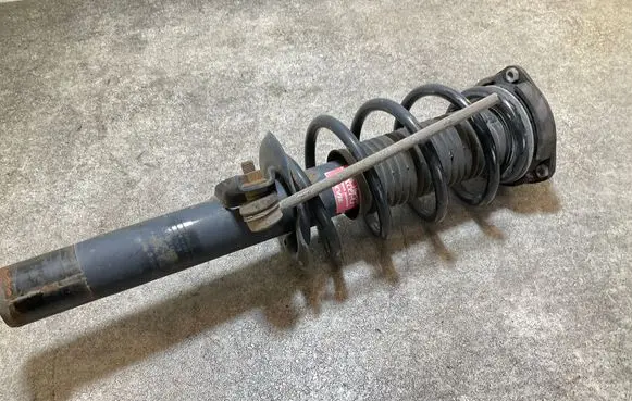 Audi Q3 8U Front shock absorber/damper