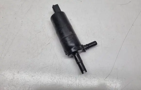 BMW X3 F25 Headlight washer pump 7217792 67127217792