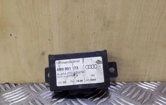 Audi A6 S6 C5 4B Alarm control unit/module 4B0951173