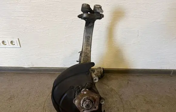 Audi Q7 4M Front wheel hub spindle knuckle 4m0407559