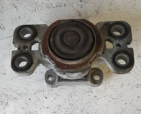 Volvo S60 Engine mount bracket