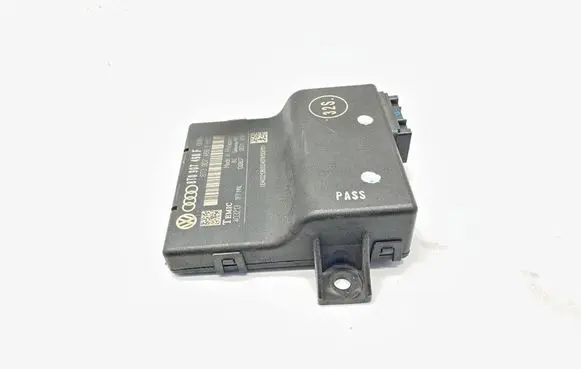 Audi A5 8T 8F Gateway control module 8T0907468F