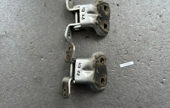 Nissan Terrano Rear door lower hinge 8240090J10 8240190J10
