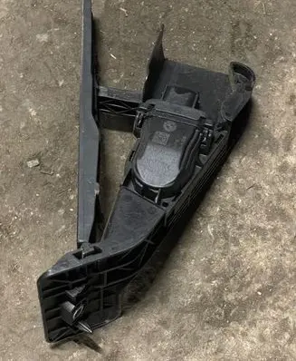 BMW 4 F32 F33 Accelerator throttle pedal 6853175 12037313DE 6PV01043533