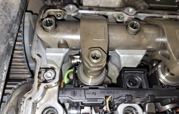 Mitsubishi Outlander Fuel injector