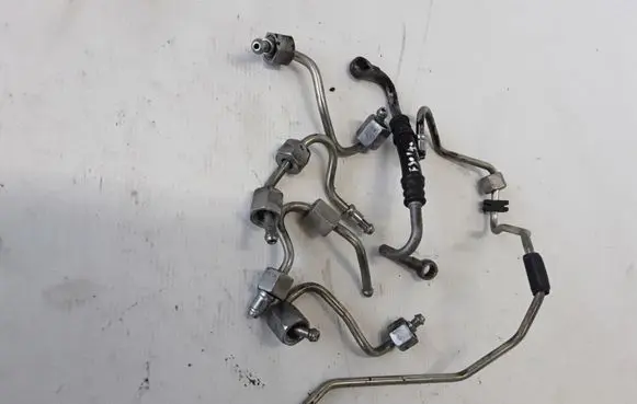 BMW 3 F30 F35 F31 Fuel injector supply line/pipe 13538514159