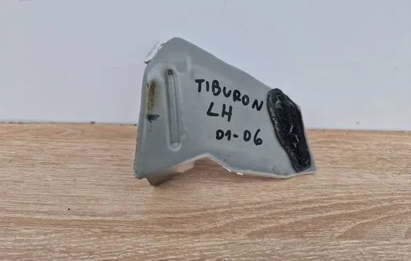 Hyundai Tiburon Fender mounting bracket
