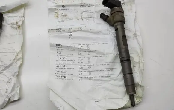 Audi A8 S8 D3 4E Fuel injector 0445110158