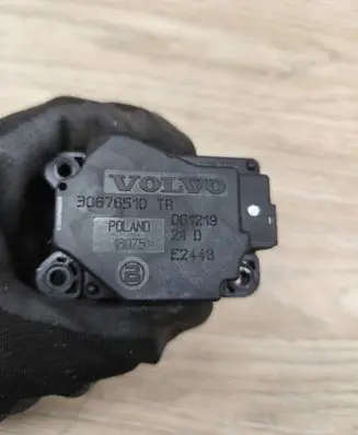 Volvo V70 Air flap motor/actuator 30676510 061219