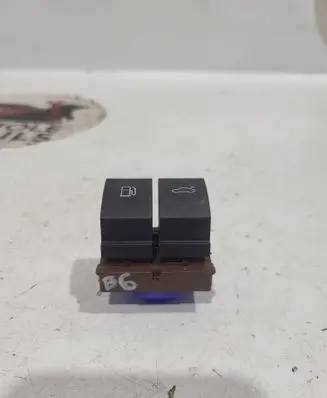 Volkswagen PASSAT B6 Fuel tank opening switch 