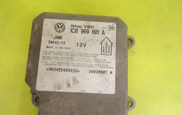 Skoda Fabia Mk1 (6Y) Airbag control unit/module 1C0909601A