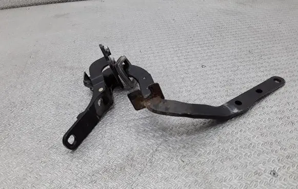 Volvo XC70 Tailgate/trunk/boot hinge 8643157