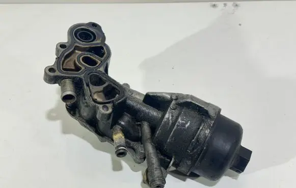 Peugeot 3008 I Oil filter mounting bracket
