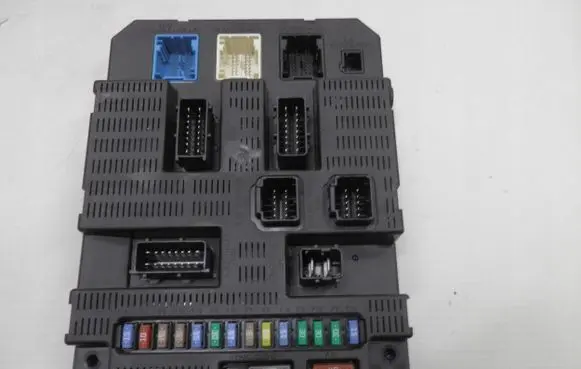 Peugeot 207 Fuse module 9659285480OE