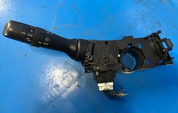 Toyota Camry Gear shift switch/knob 8414006390