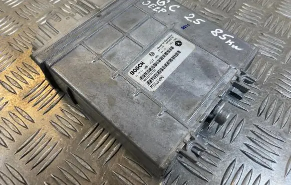 Jeep Grand Cherokee Engine control unit/module 0281001437 P56028704AD 28SA3378