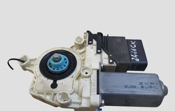 Seat Leon (1P) Rear door window regulator motor 1K0959703N 0536006001