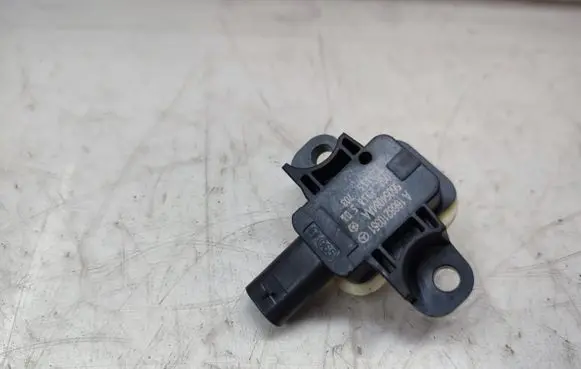 Mercedes-Benz GL X166 Airbag deployment crash/impact sensor A1668210351