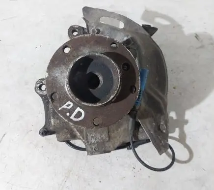 BMW 5 E39 Front wheel hub spindle knuckle