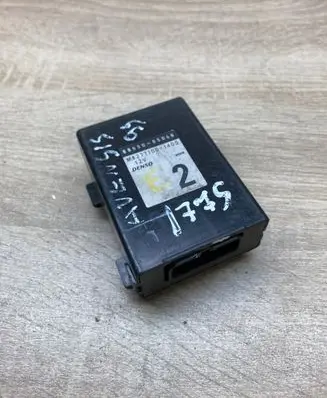Toyota Avensis T220 Coolant fan relay 8865005060